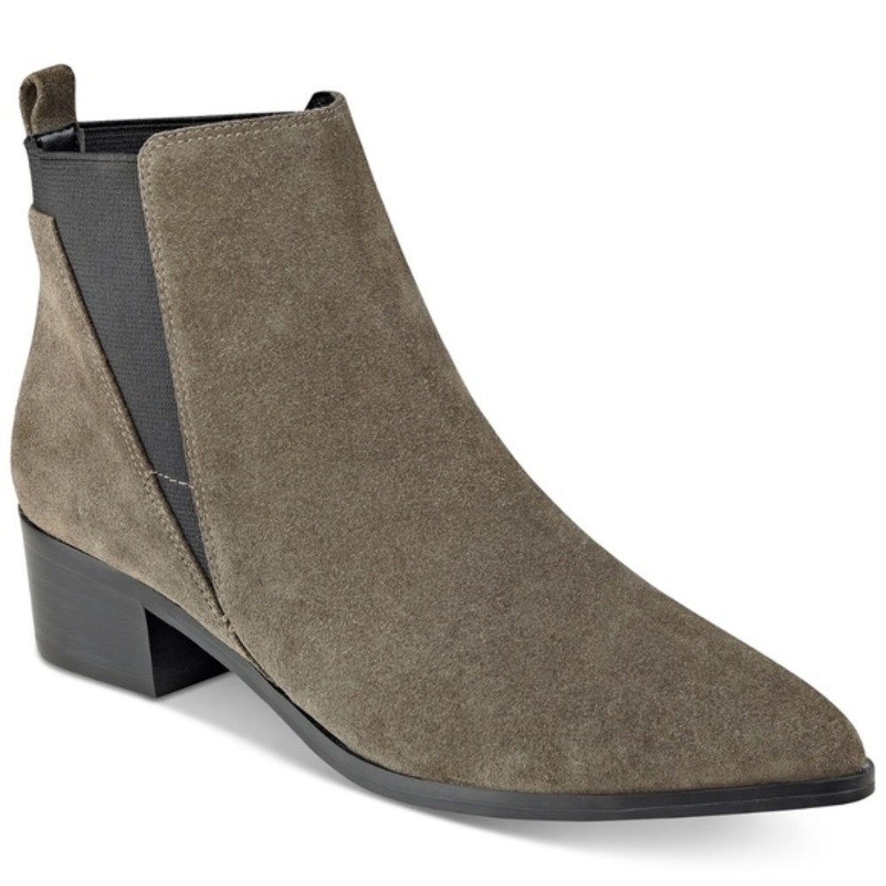 LIKE NEW Marc Fisher Ignite Chelsea Boots, Size 8 - Perfect for Fall & Winter